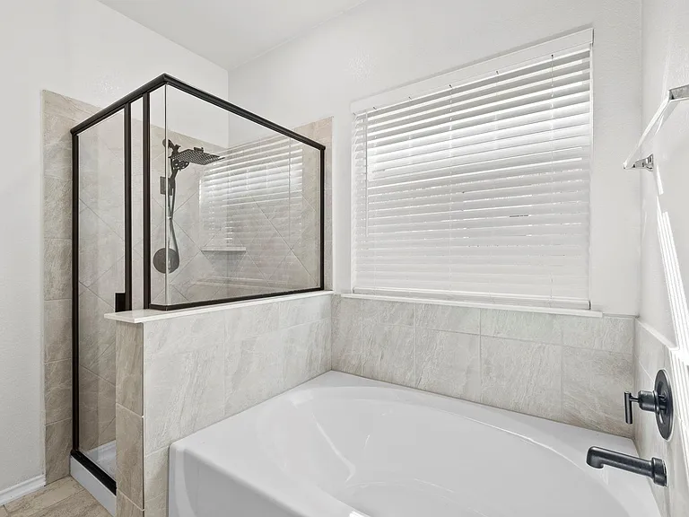 544 Ayinger Ln — Photo 28