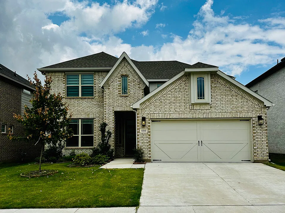 1212 Rosebay Dr