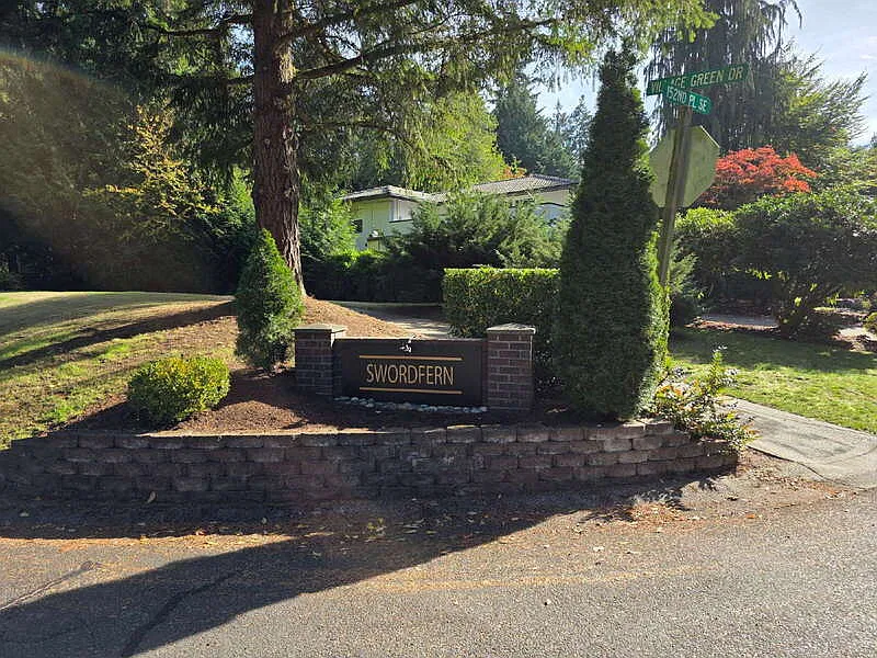4 bed, 3.0 bath, 2670 sqft, $3,900 — Photo 2