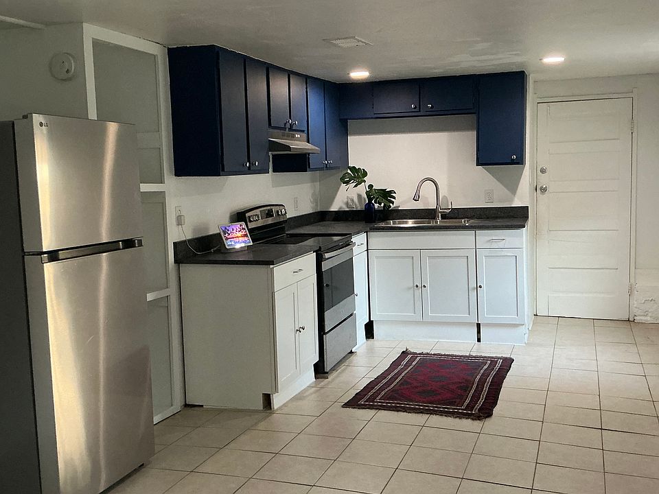Rear entrance/ kitchen