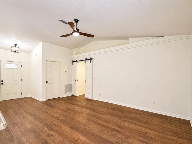 5373 NW 64th St — Photo 32