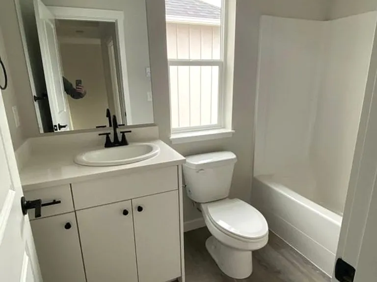 608 Telegraph Rd — Photo 15