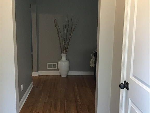 3rd image of 5739 Kingsley Dr