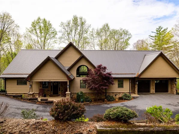 594 Village Pine Drive, Jefferson, NC 28640