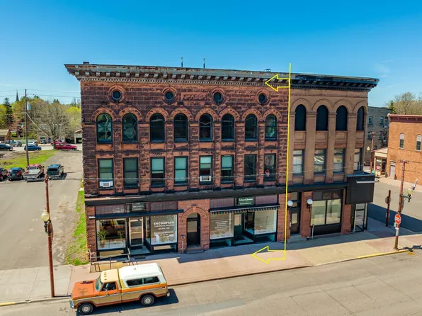 215 6th St, Calumet, MI 49913