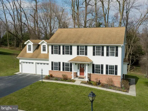 135 Fieldstone Ct, York, PA 17402