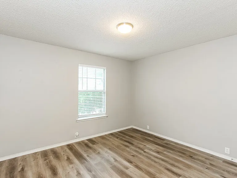 1104 Beechwood Dr — Photo 13