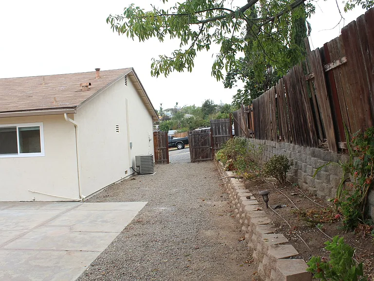 331 Rebecca Ave — Photo 21