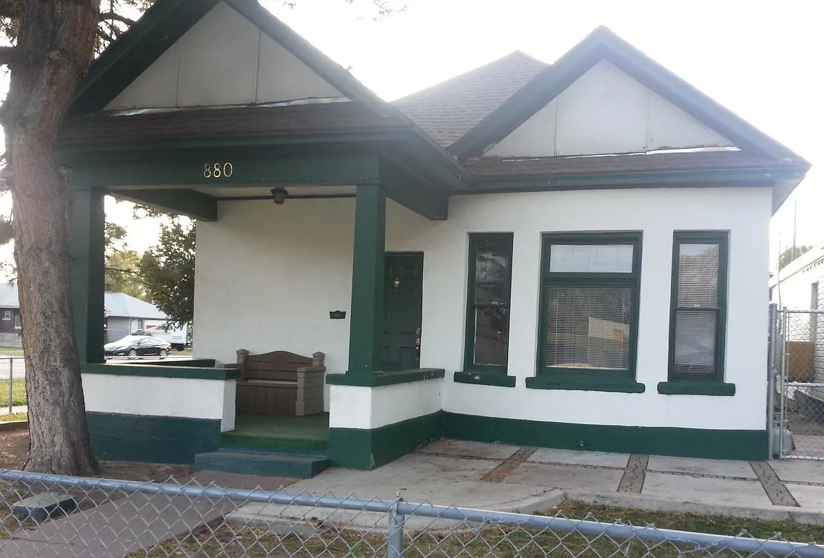 3 bed, 1100 sqft, $1,635 — Photo 1