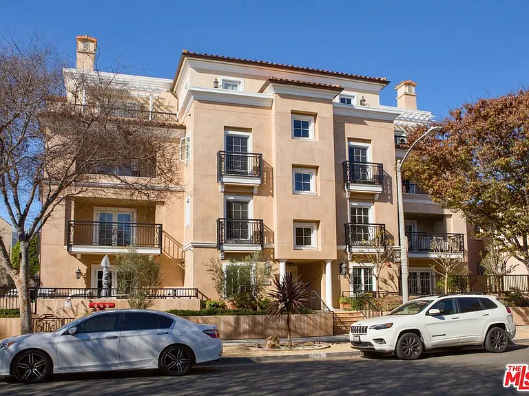 313 S Reeves Dr #203 — Photo 9