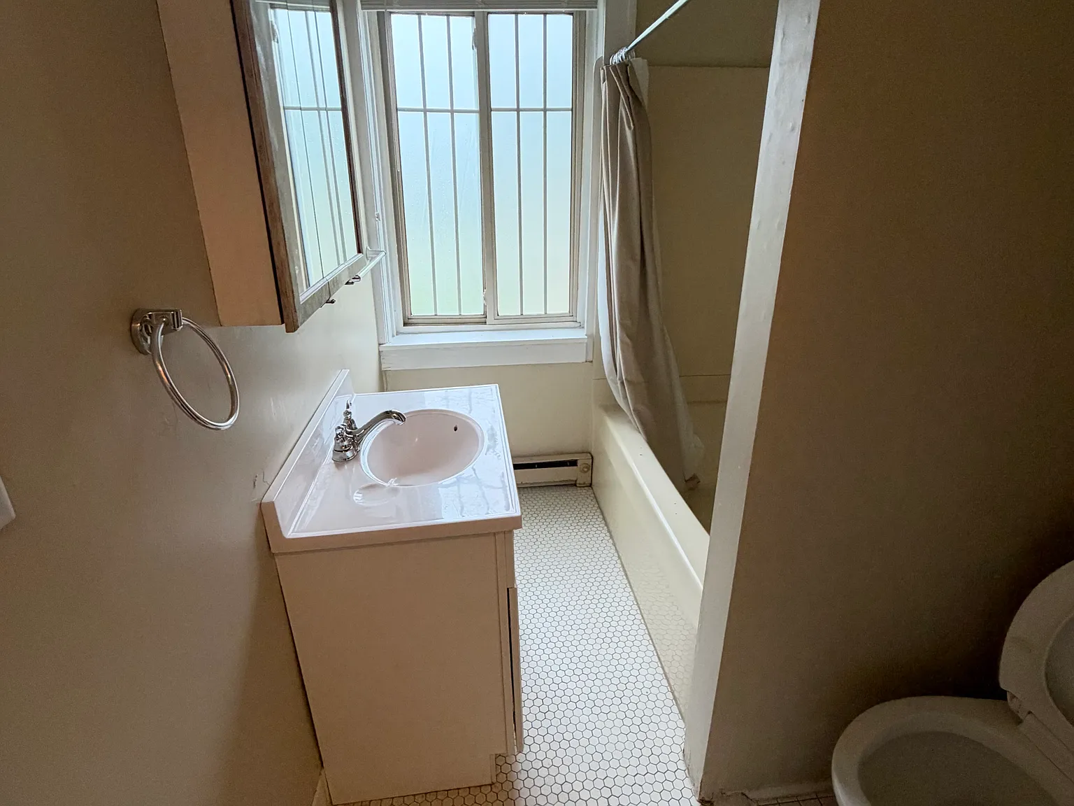 1 bed, $825 — Photo 2