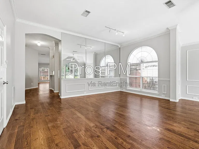 2921 Meadow Glen Dr — Photo 5