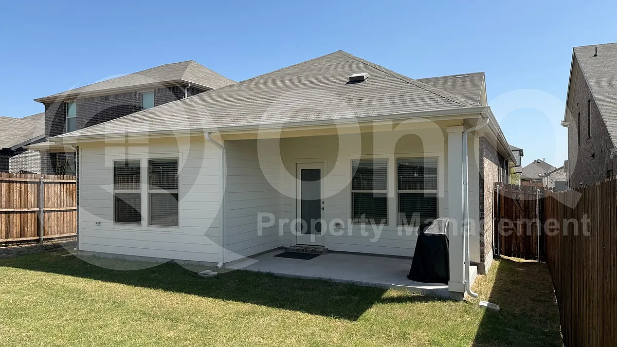 4 bed, 2.0 bath, 1614 sqft, $2,195 — Photo 1