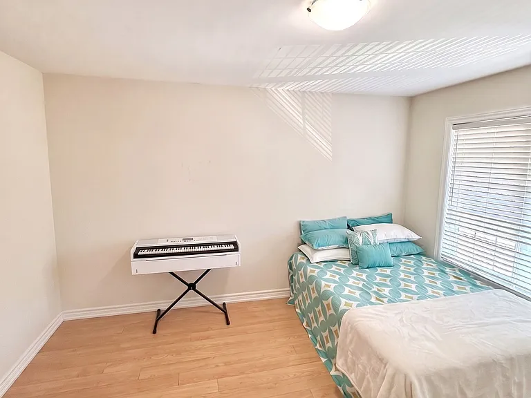 41 Crumlin Cres — Photo 26