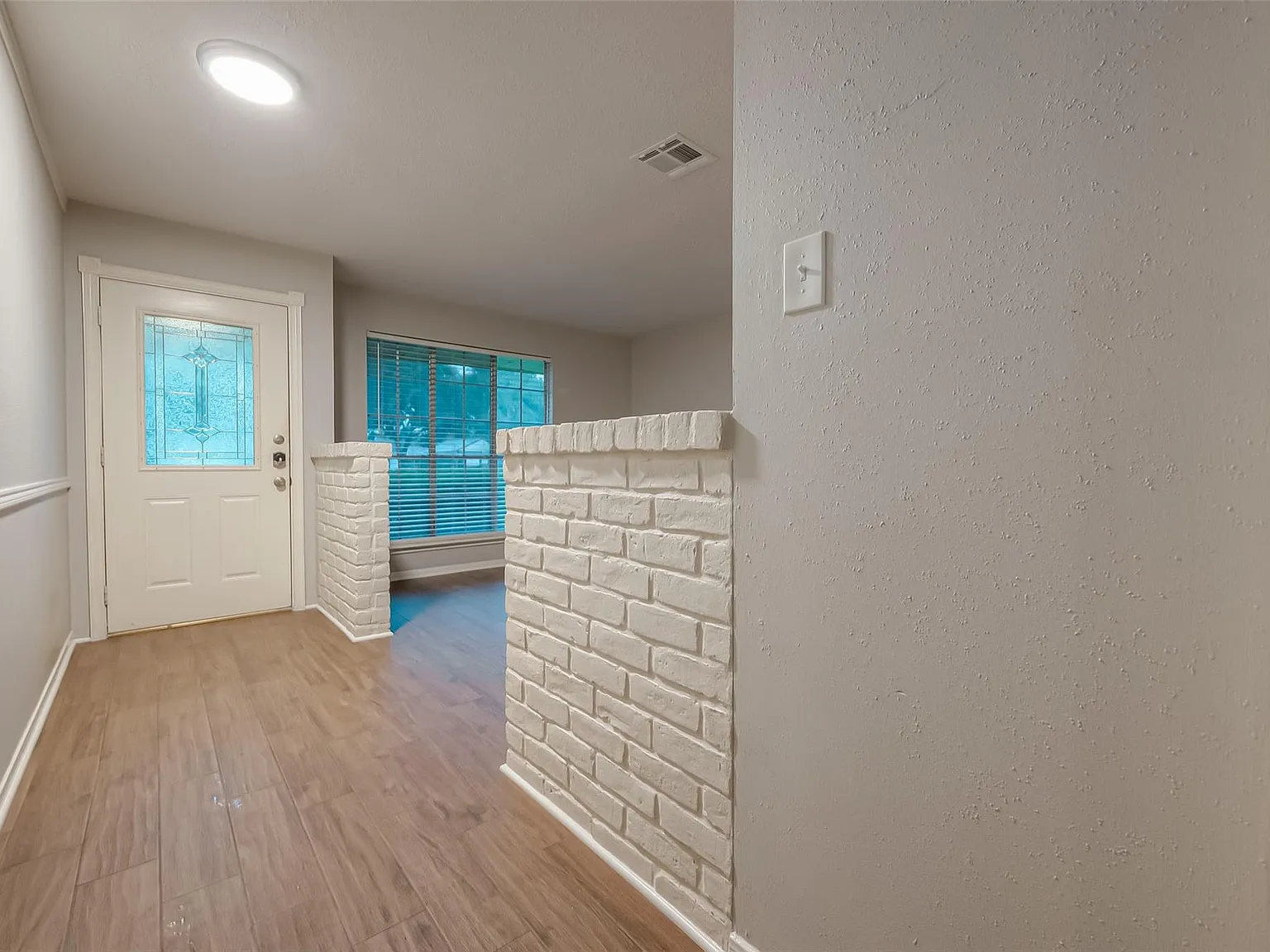 3 bed, 2.0 bath, 1744 sqft, $1,895 — Photo 4