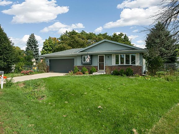 2139 Riviera Dr Mount Pleasant-large-001