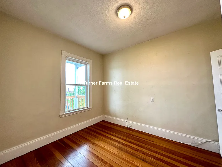 692 Columbia Rd #3R — Photo 7