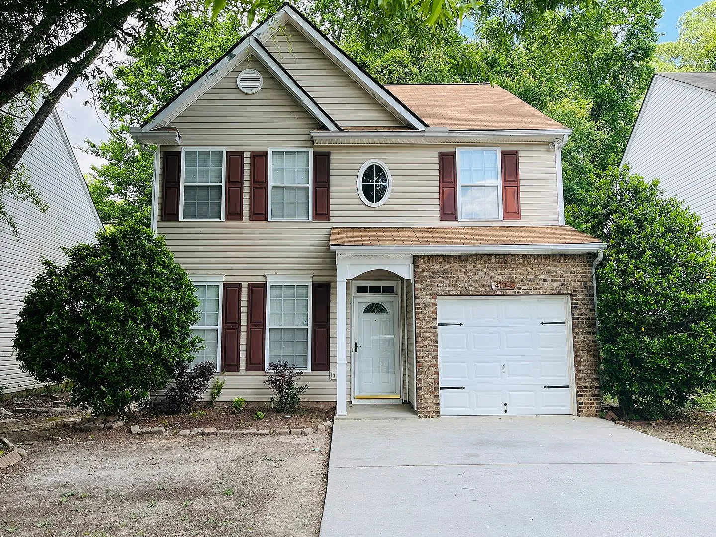 Great location, 4 bed, 2.5 bath, newly renovated, minutes to movie studios, and more! must see! — Photo 1