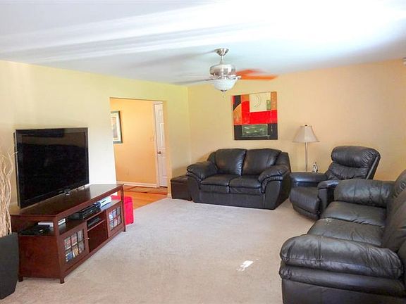 3rd image of 4717 Highgate Dr