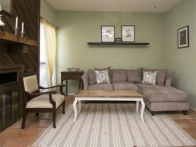 612 Park Pl #205 — Photo 2