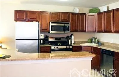 2 bed, 2.0 bath, 1484 sqft, $2,725 — Photo 3
