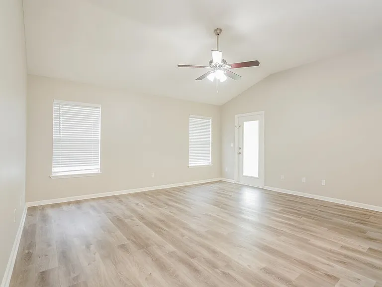 195 Dover Bluff Dr — Photo 4