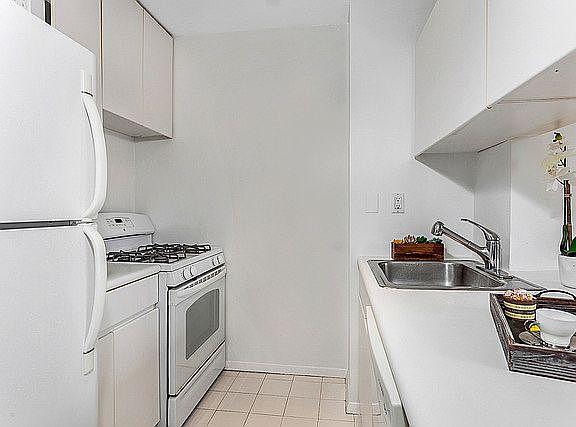 5th image of 1 Irving Pl APT V19b