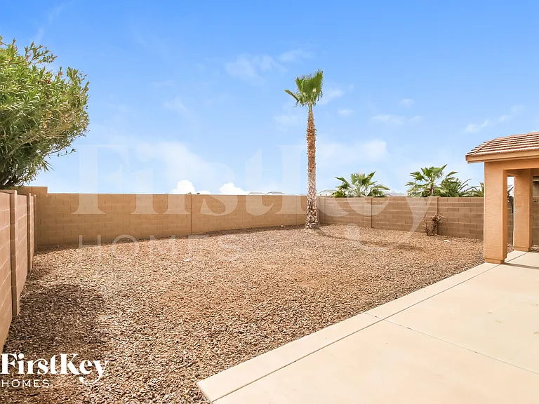 941 E Leslie Ave — Photo 14
