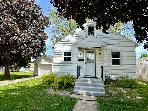 1801 E Oakland Ave Photo 1