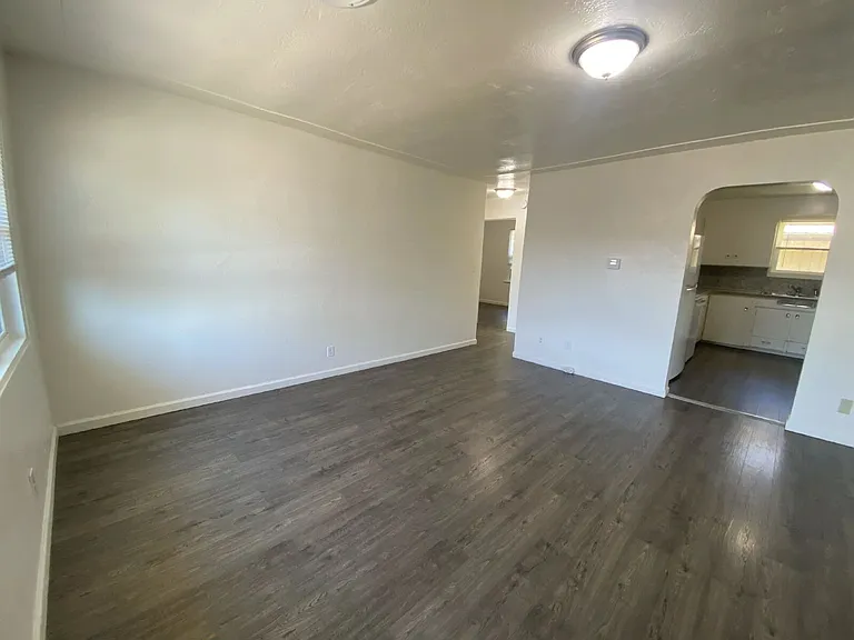 563 W Center St — Photo 7