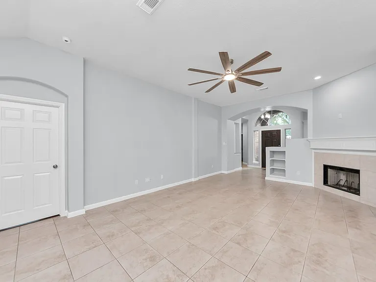 1819 Misty Falls Ln — Photo 8