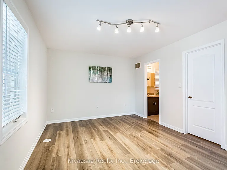 18 Betterton Cres — Photo 28
