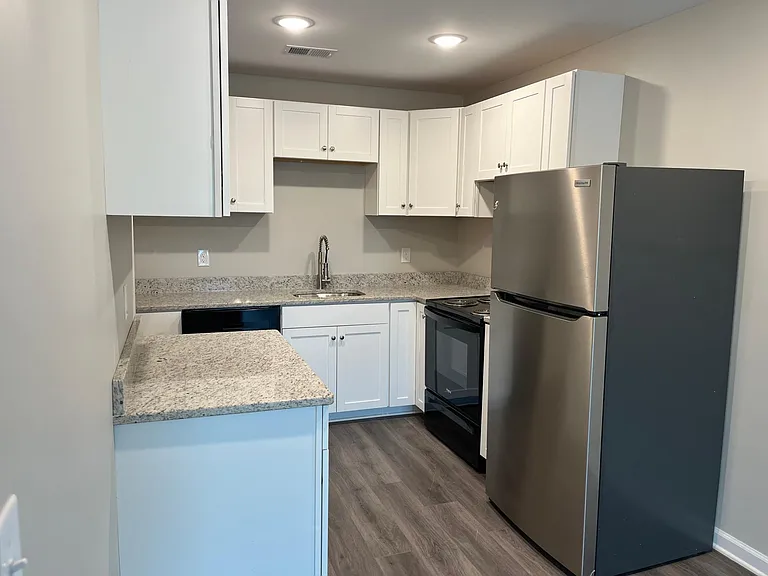 610 W Buena Vista Ave #4 — Photo 3