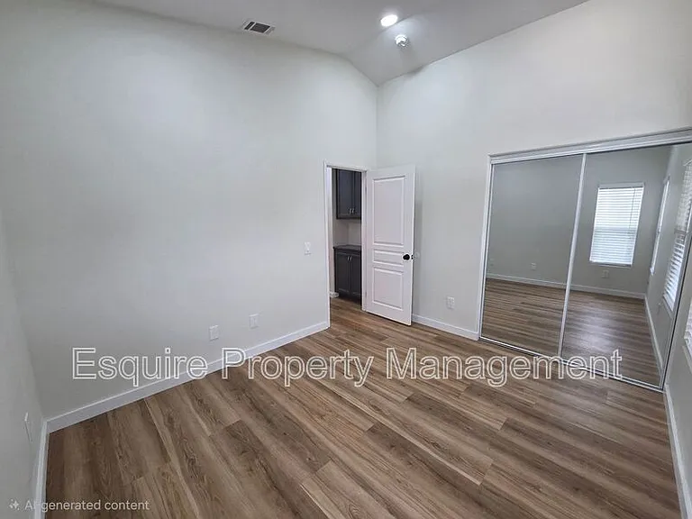 4888 Ellington St — Photo 14
