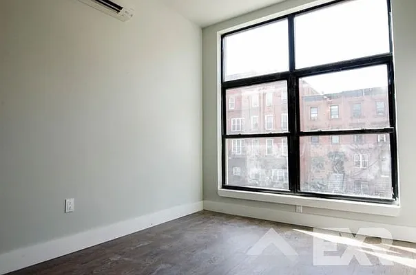 Rented by EXR | media 30