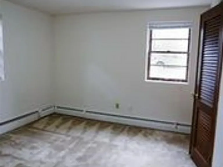 8209 30 1/2 St W — Photo 8