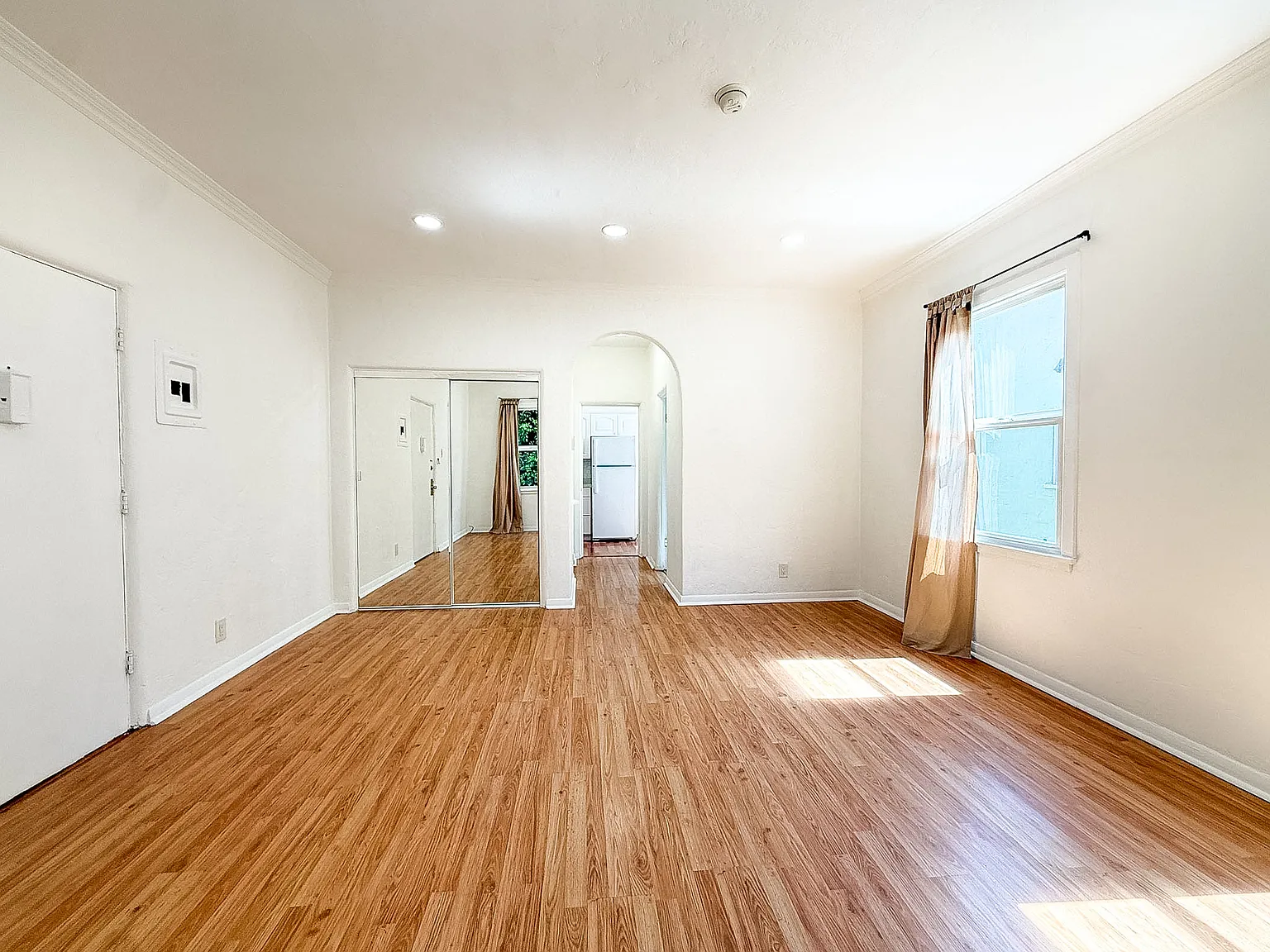 Studio, 400 sqft, $1,995 — Photo 4