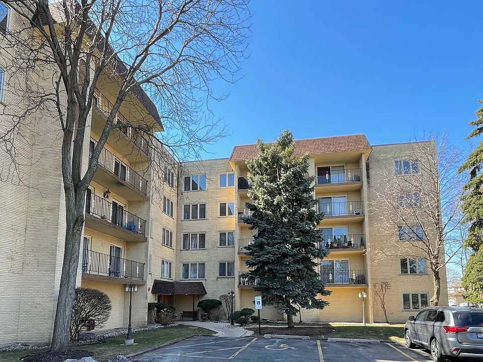 1st image of 6455 W Belle Plaine Ave APT 401