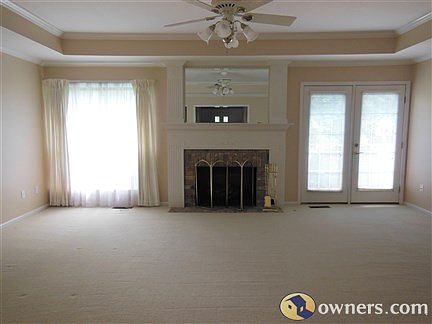 Living Room/Den