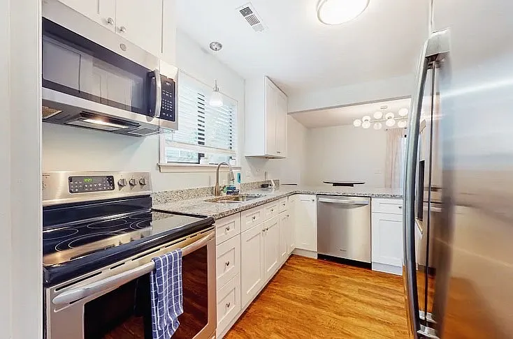 3 bed, 1400 sqft, $4,000 — Photo 2