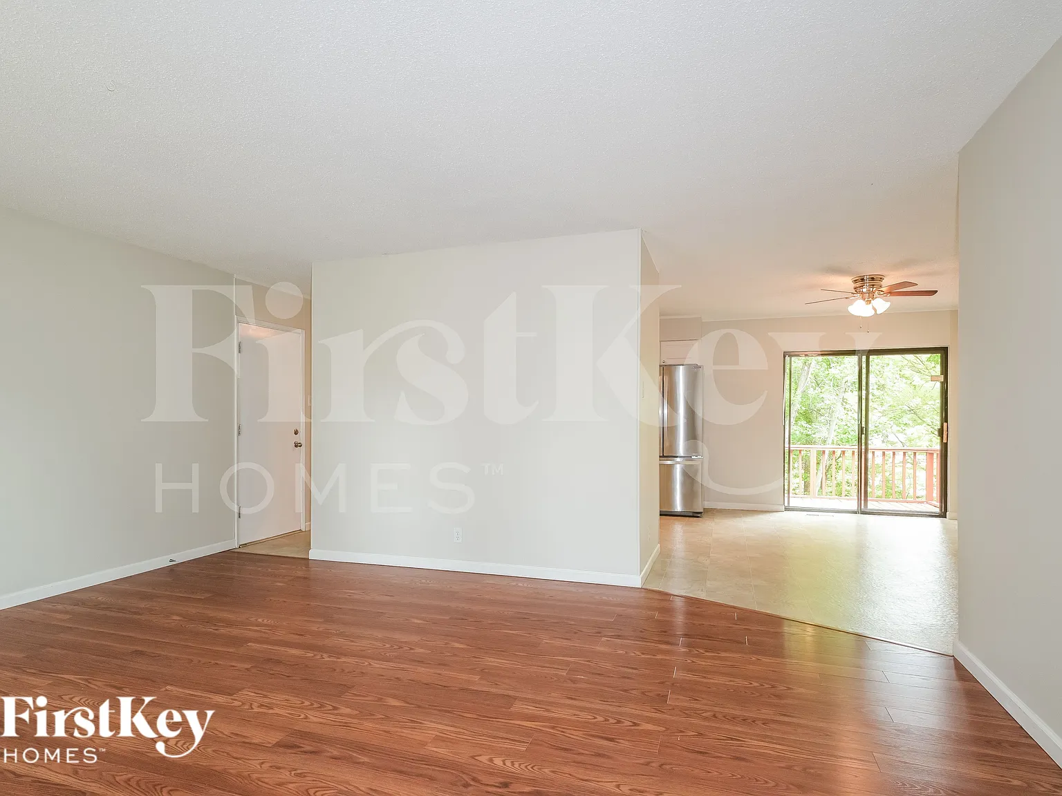 3 bed, 3.0 bath, 1218 sqft, $2,480 — Photo 3