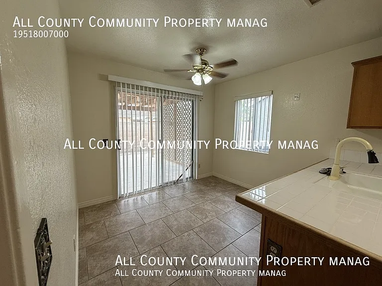 2277 Oak Ave — Photo 6