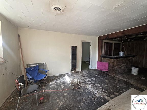 5th image of 320 S Carter St