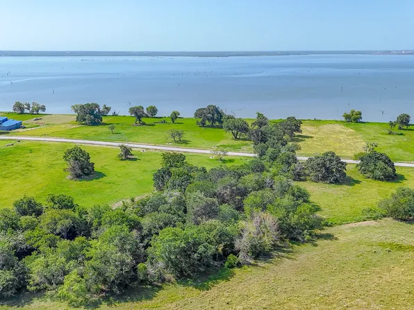 28 Triangle Shores Dr, Corsicana, TX 75109