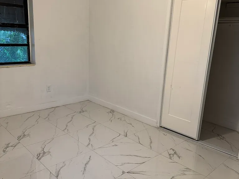 16251 NE 18th Pl — Photo 5