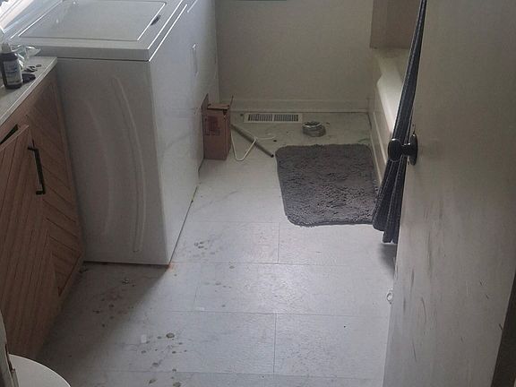 5th image of 867 W 7th St