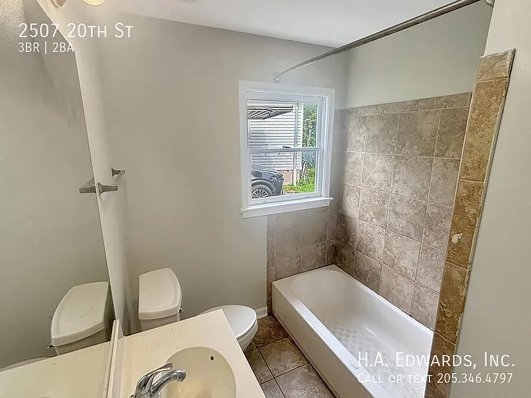 2507 20th St — Photo 7