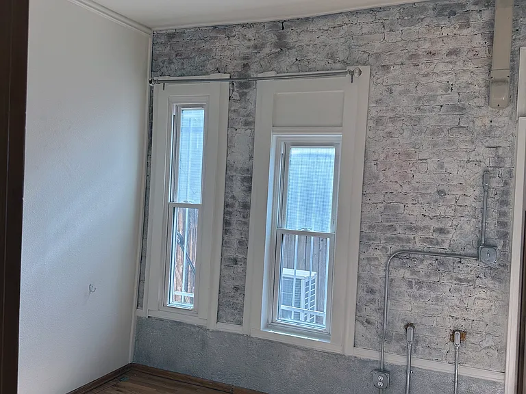 722 W 5th Ave — Photo 8