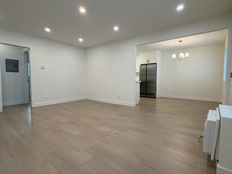 336 W Wilson Ave #3 — Photo 3