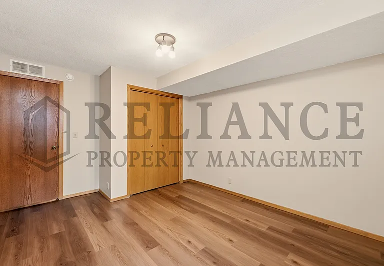 516 N Lakeside Dr — Photo 41